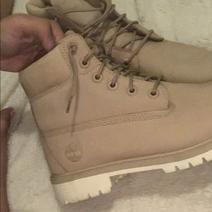 NEVER WORN WITHOUT TAGS TIMBERLANDS